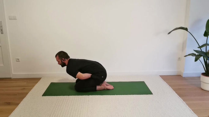 Evening Yoga with Samuel - Starts with 11:30 min of Satsang / Guided Meditation followed by a Physical Class